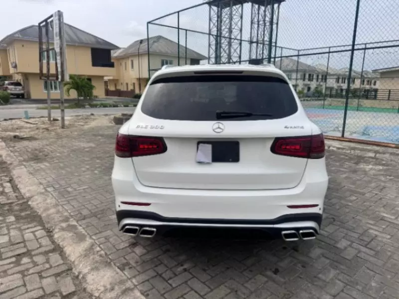 Mercedes-Benz GLC 300   - 2016