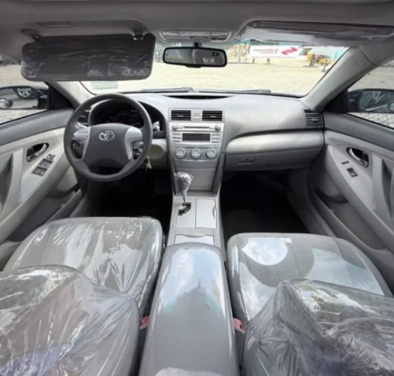 Toyota Camry   - 2010