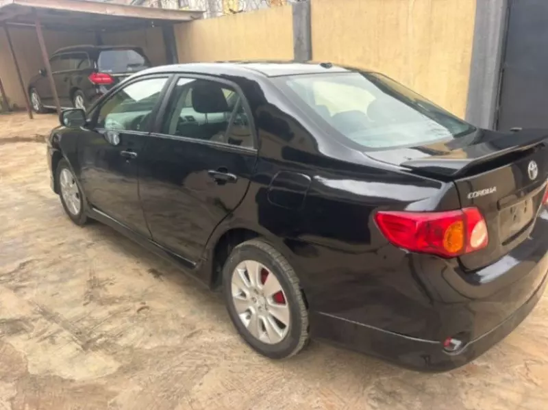 Toyota Corolla   - 2010