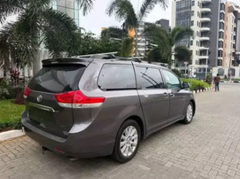 Toyota Sienna   - 2015