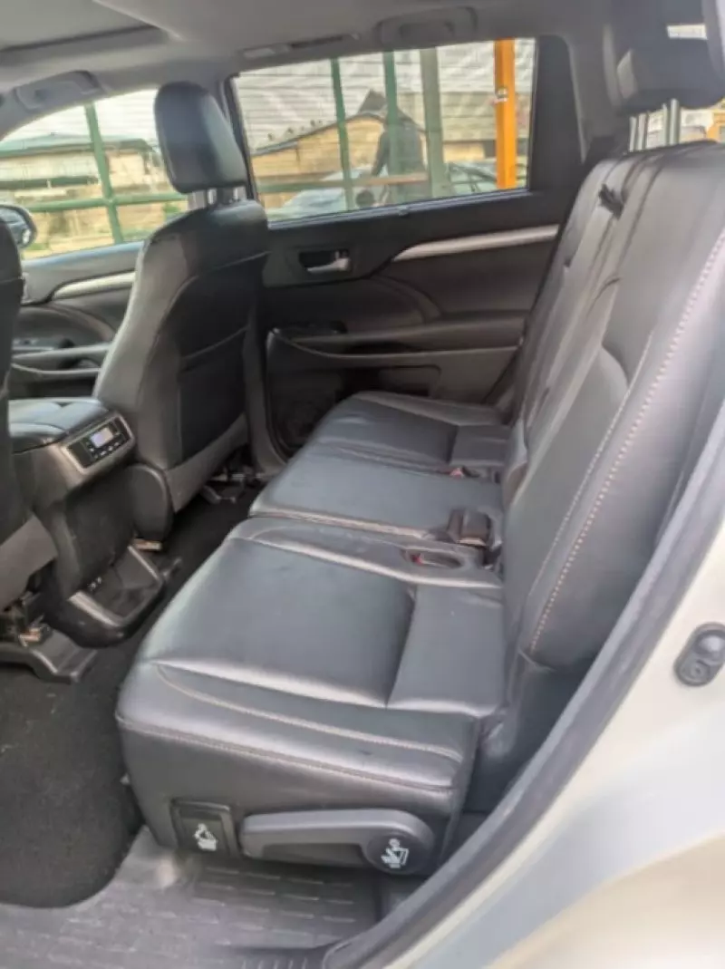 Toyota Highlander   - 2017