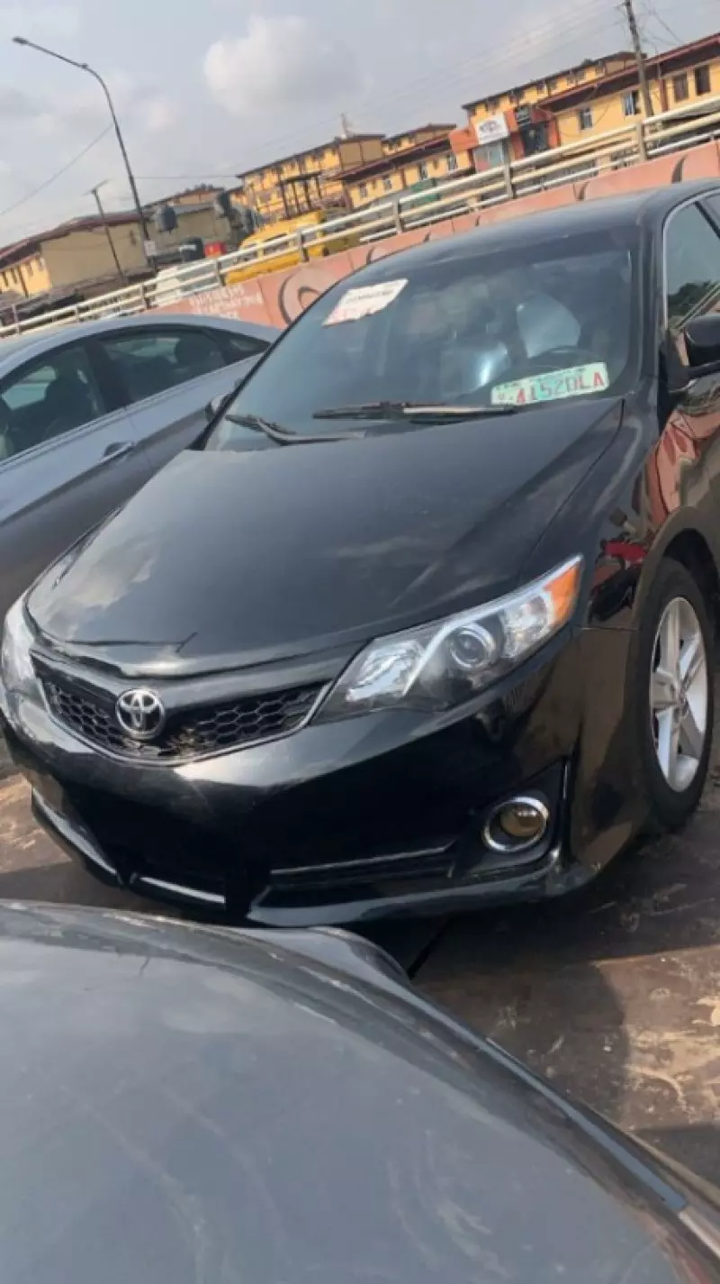 Toyota Camry   - 2014