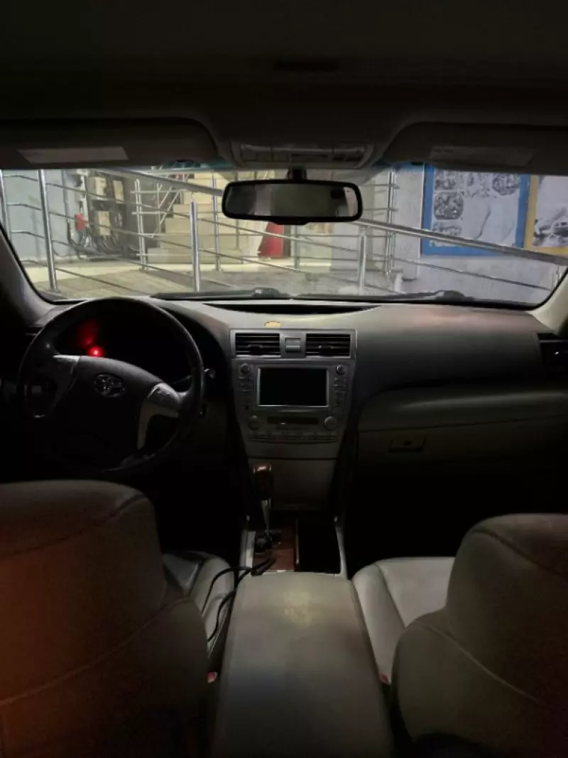 Toyota Camry   - 2010