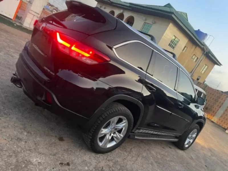 Toyota Highlander   - 2016