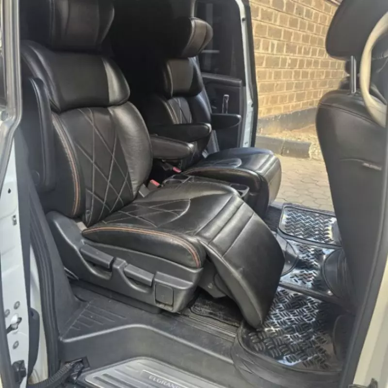 Nissan Elgrand   - 2014