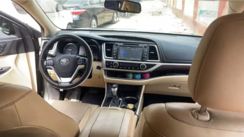 Toyota Highlander   - 2014