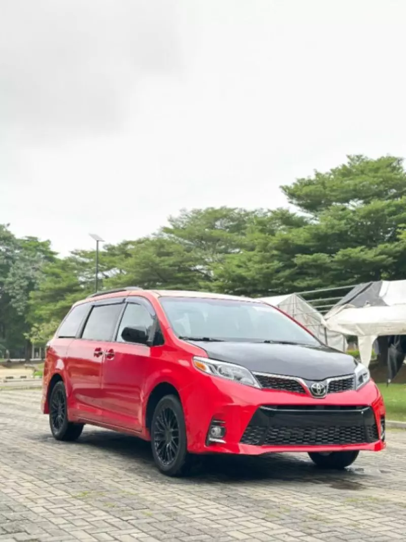 Toyota Sienna   - 2015