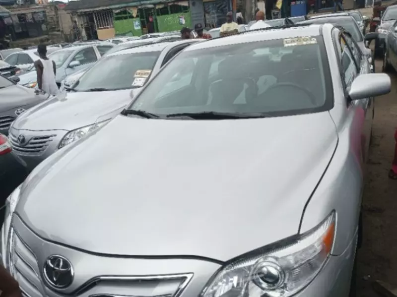 Toyota camry   - 2010