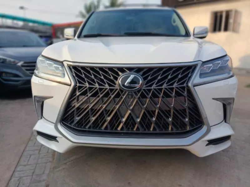 Lexus LX 570   - 2017