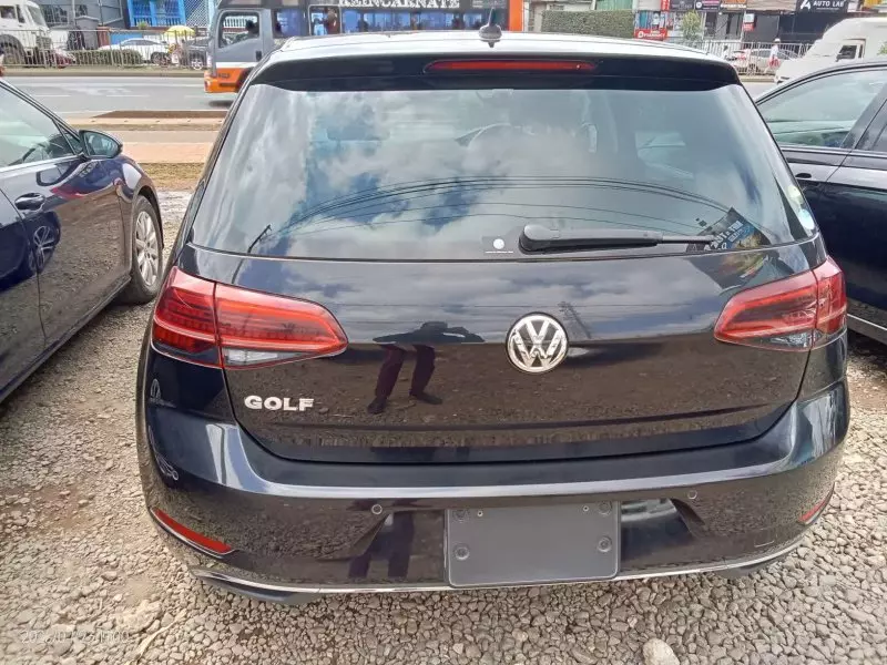 Volkswagen Golf   - 2019