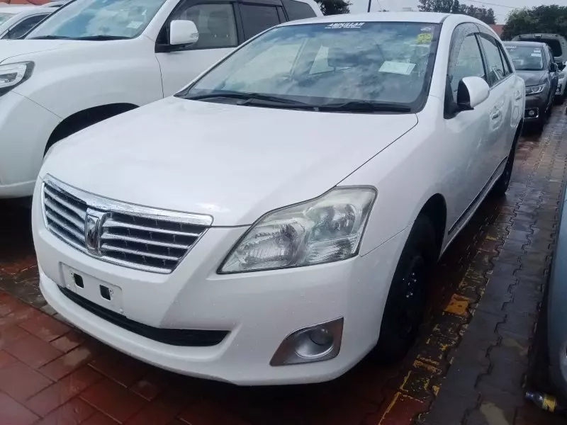 Toyota Premio    - 2012