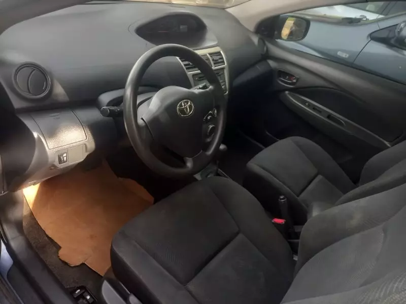 Toyota Yaris   - 2012