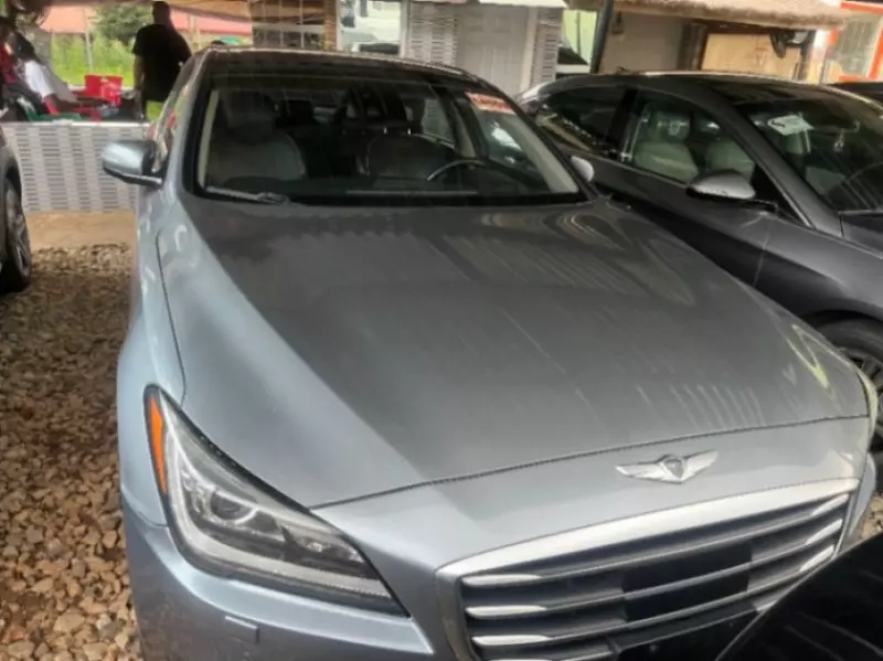 Hyundai Genesis   - 2015