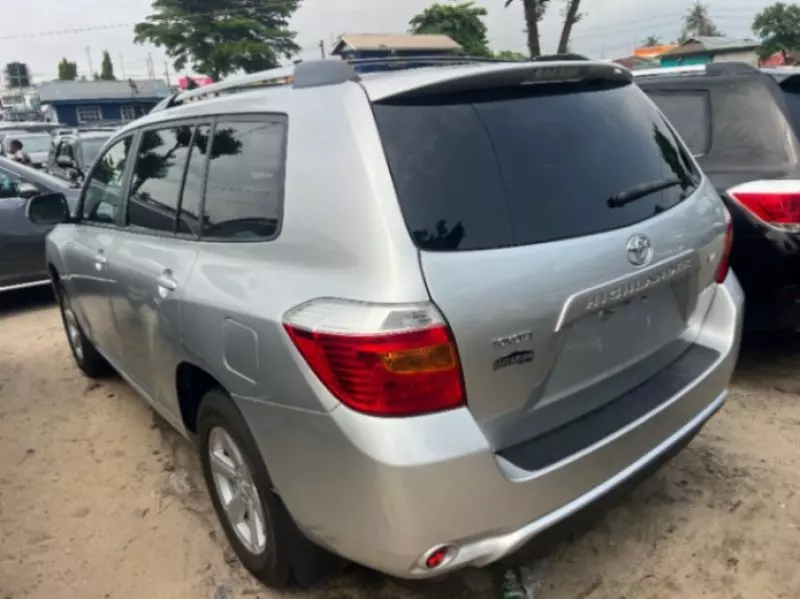 Toyota Highlander   - 2010