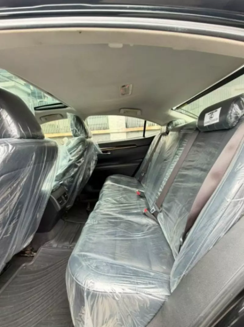 Lexus ES   - 2013