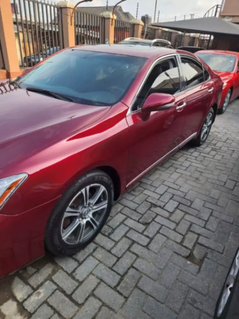 Lexus ES 350   - 2010