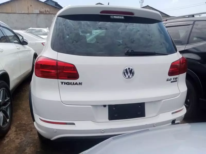 Volkswagen Tiguan   - 2012