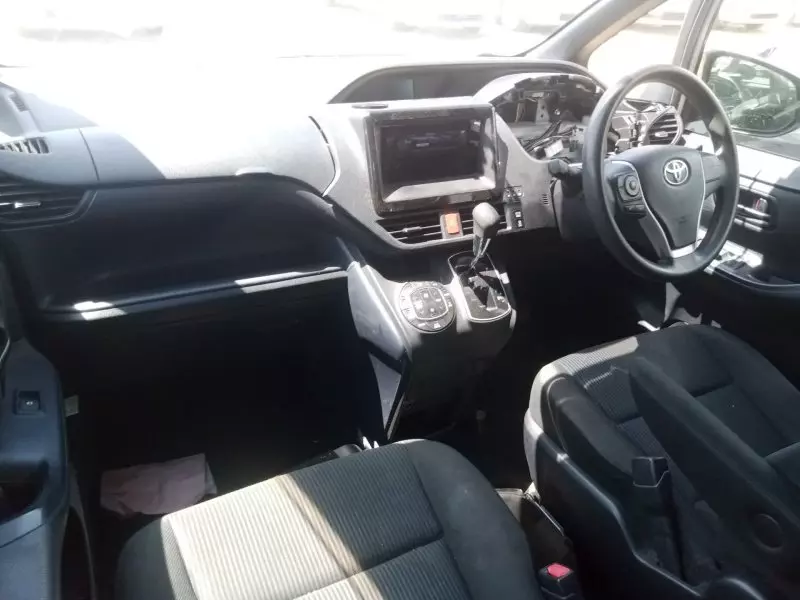 Toyota Noah   - 2016