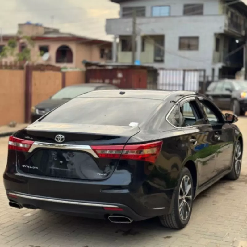 Toyota Avalon   - 2016