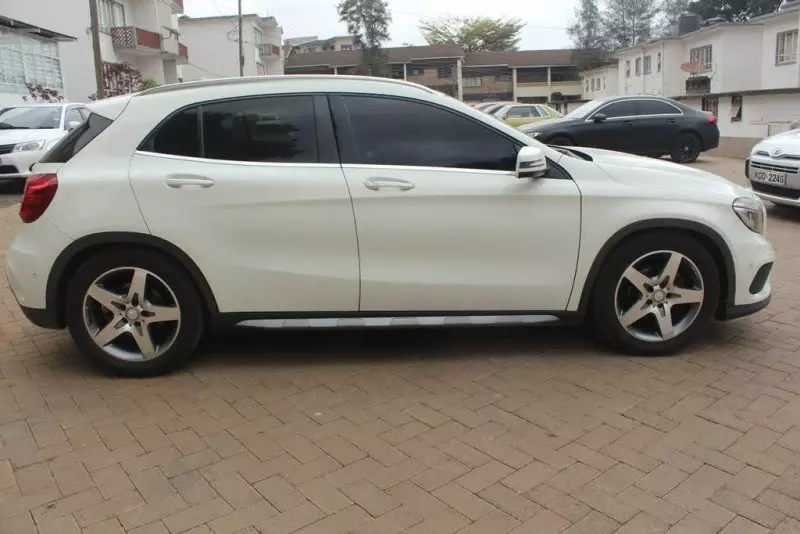 Mercedes-Benz GLA 180   - 2016