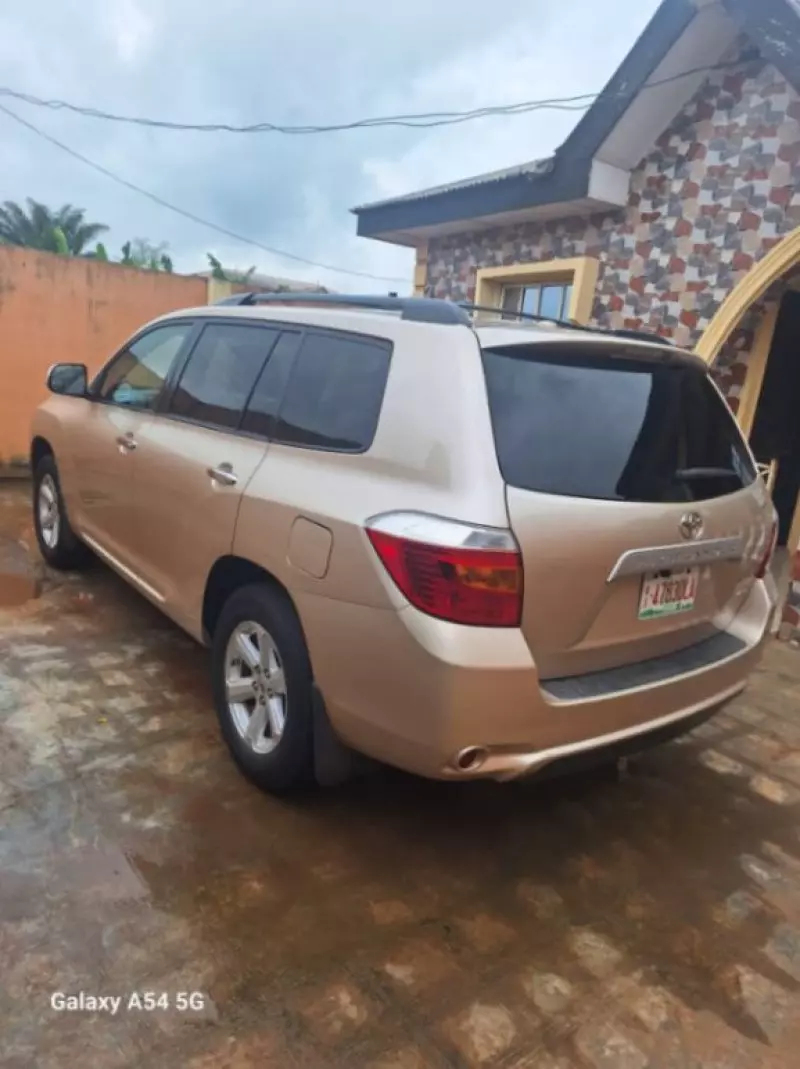 Toyota Highlander   - 2010