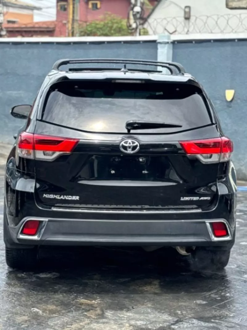 Toyota Highlander   - 2017