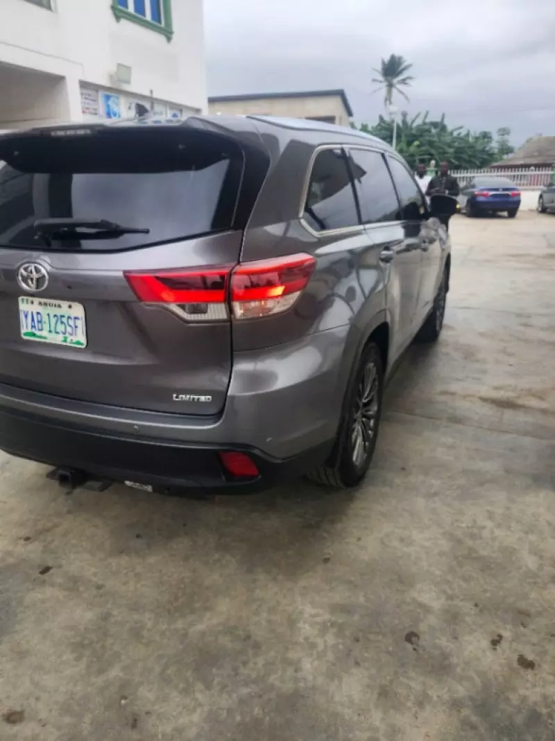 Toyota Highlander   - 2013