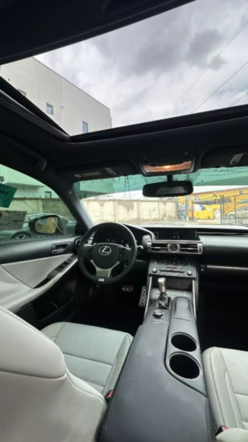 Lexus IS   - 2015