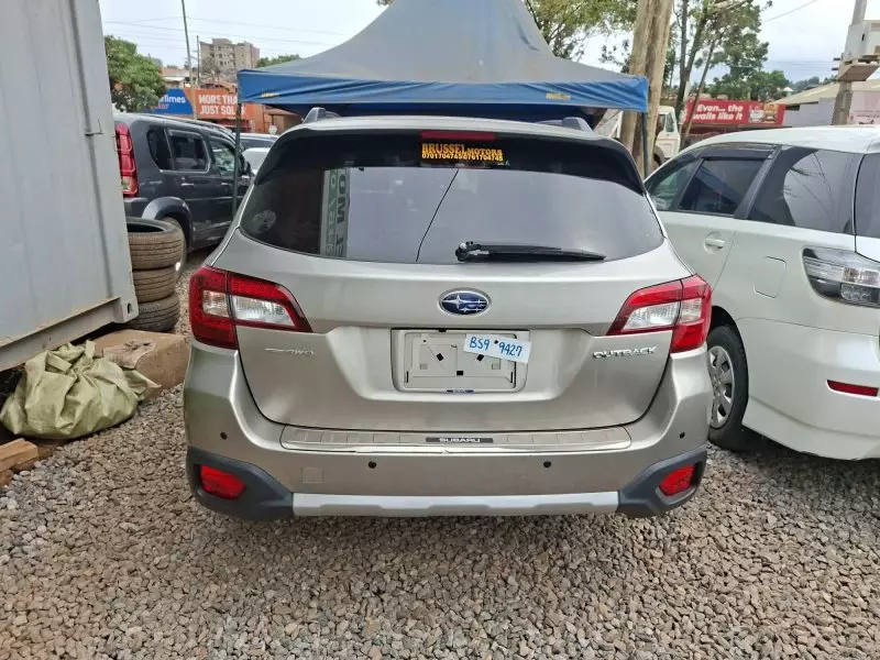 Subaru Outback   - 2015