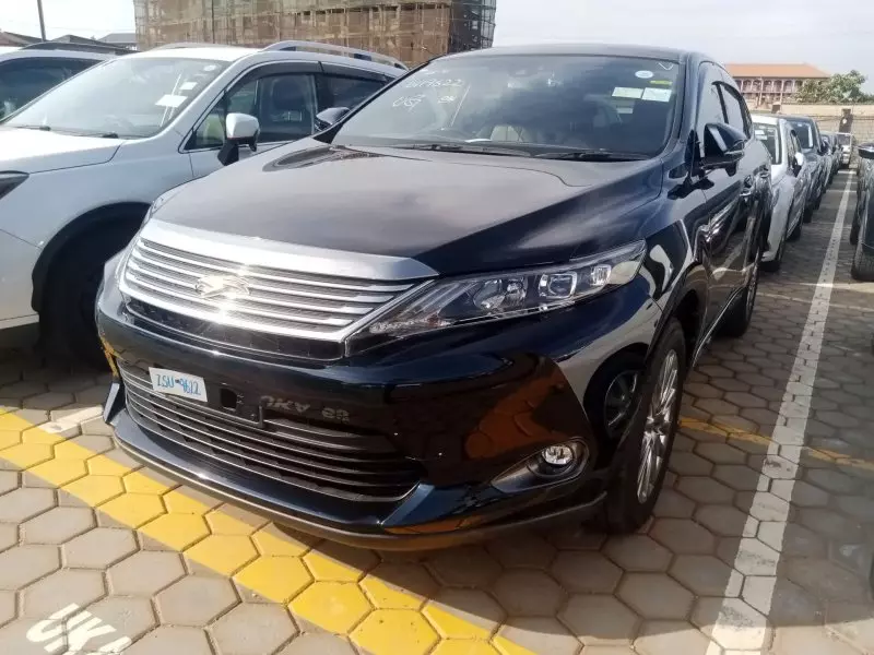 Toyota Harrier   - 2017