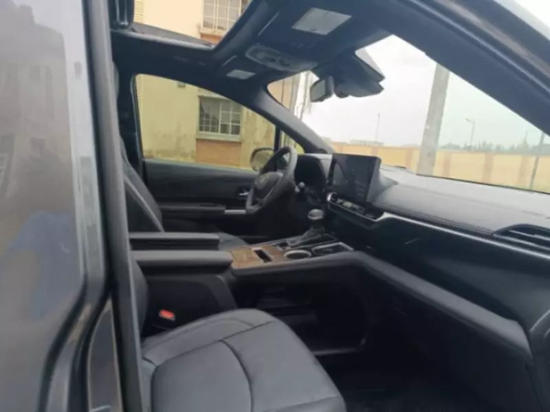 Toyota Sienna   - 2025