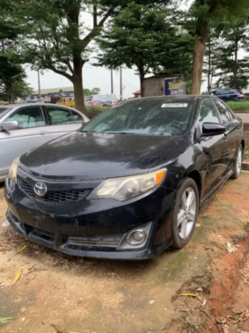 Toyota Camry   - 2012