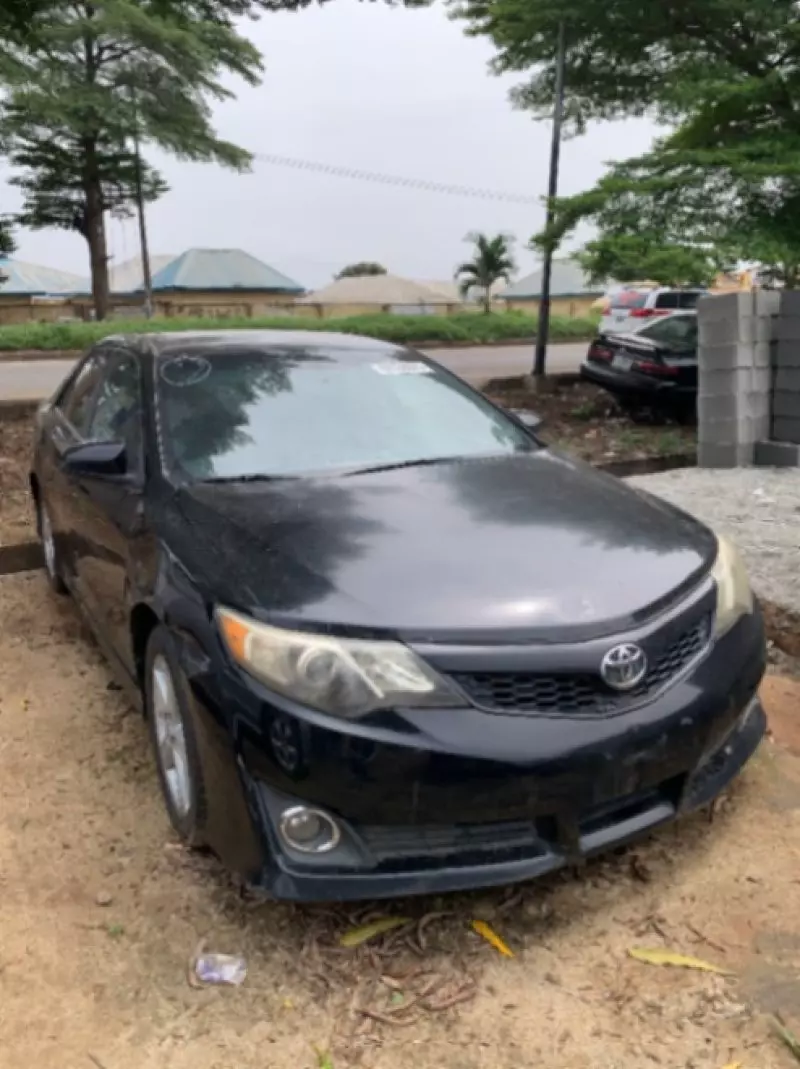 Toyota Camry   - 2012