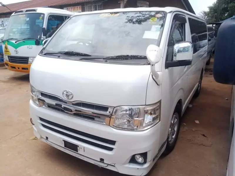 Toyota Hiace   - 2015
