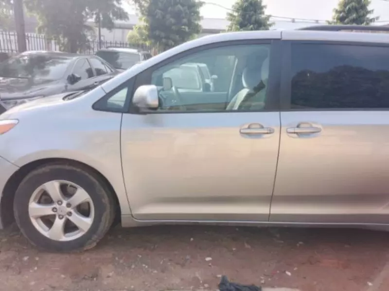 Toyota Sienna   - 2012