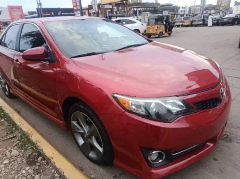 Toyota Camry   - 2012