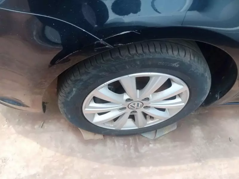 Volkswagen Touran   - 2012
