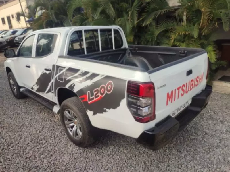 Mitsubishi L200   - 2021
