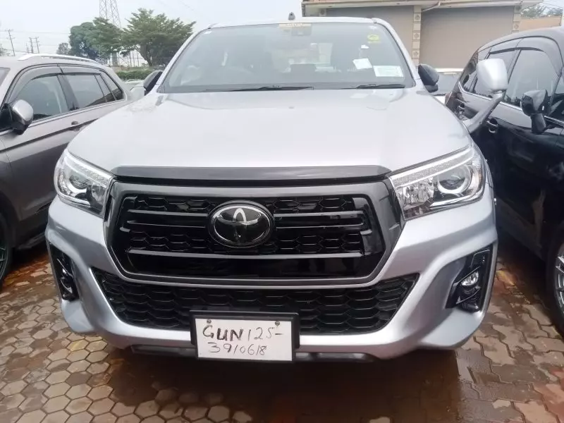 Toyota Hilux   - 2019