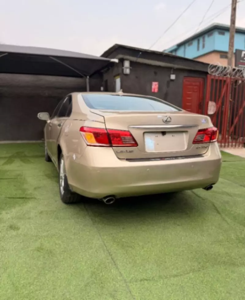 Lexus ES 350 - 2010