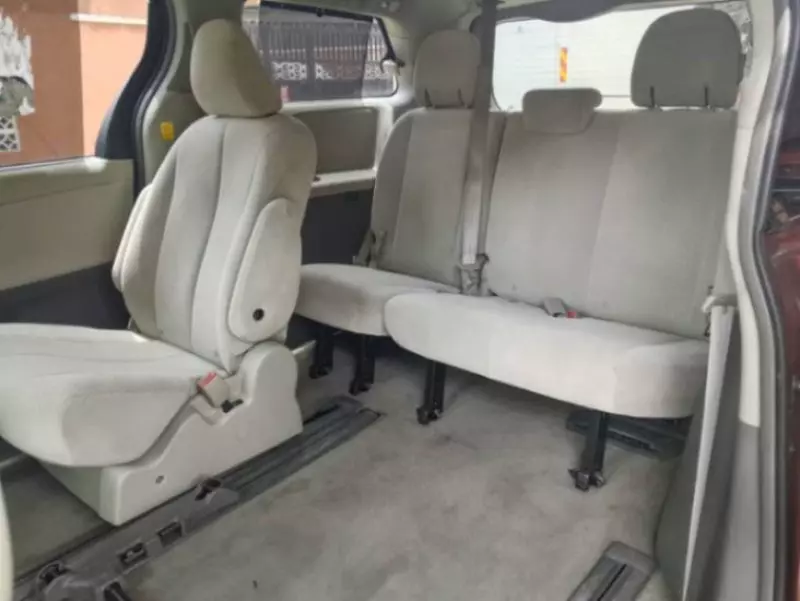 TOYOTA Sienna   - 2011