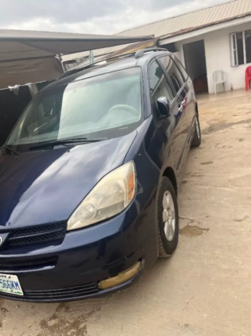 TOYOTA Sienna   - 2004