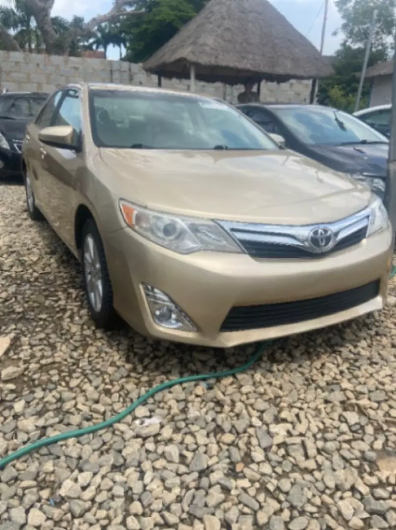TOYOTA Camry - 2012