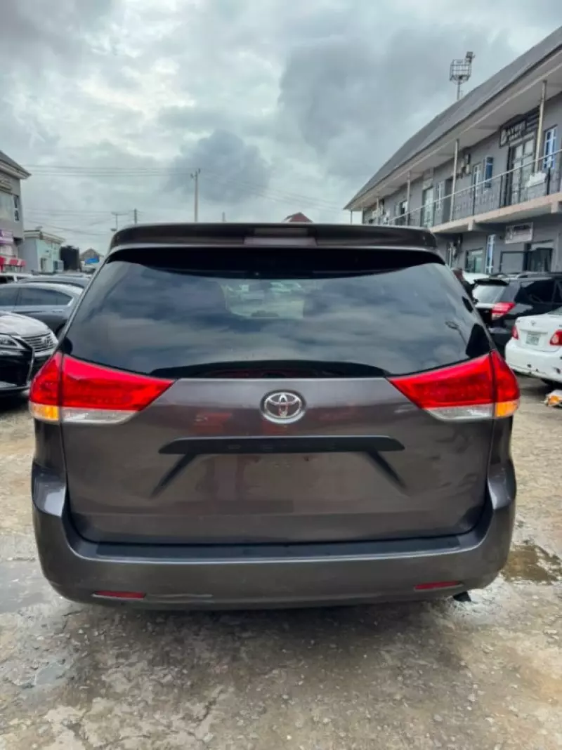 TOYOTA Sienna   - 2014