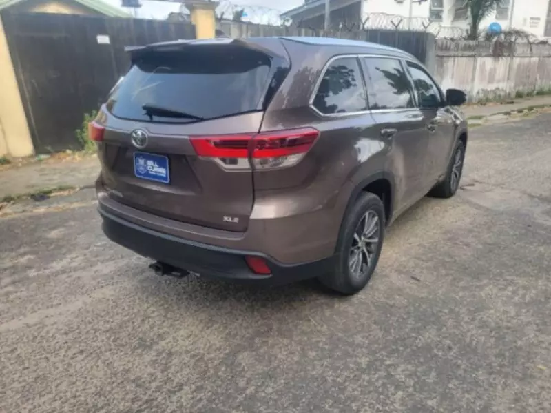 Toyota Highlander   - 2017