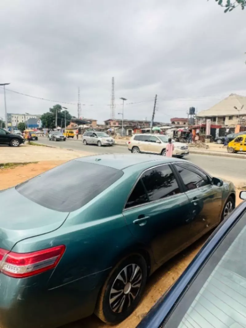 TOYOTA Camry   - 2010