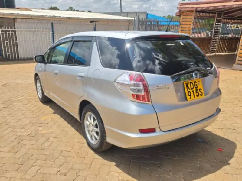 Honda Fit shuttle    - 2014