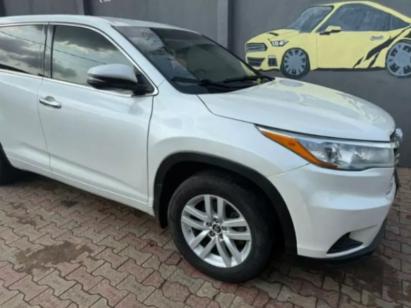 Toyota Highlander   - 2016