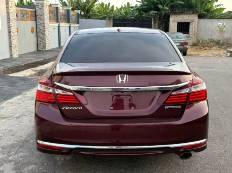 Honda Accord   - 2017
