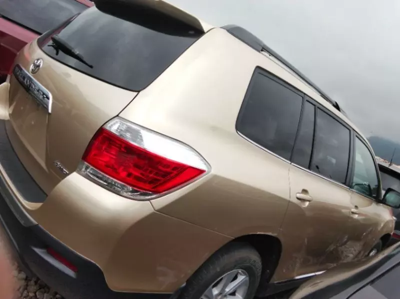 TOYOTA Highlander   - 2011